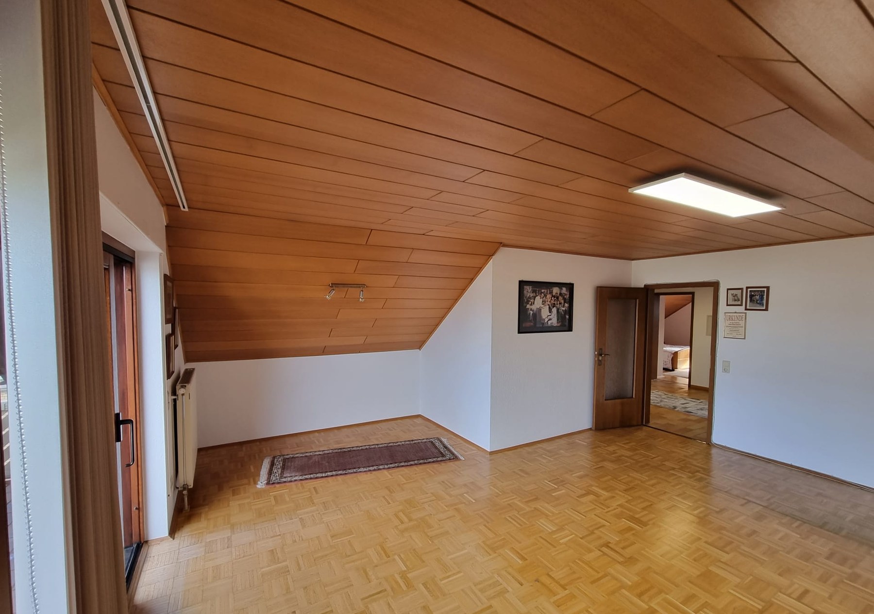 Holzdecke modernisiert vorher